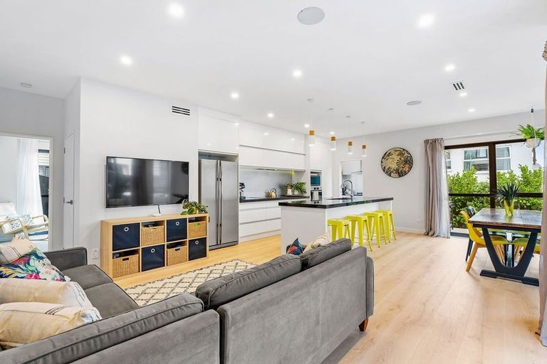 Photo of property in 1 Crompton Place, Orewa, 0931