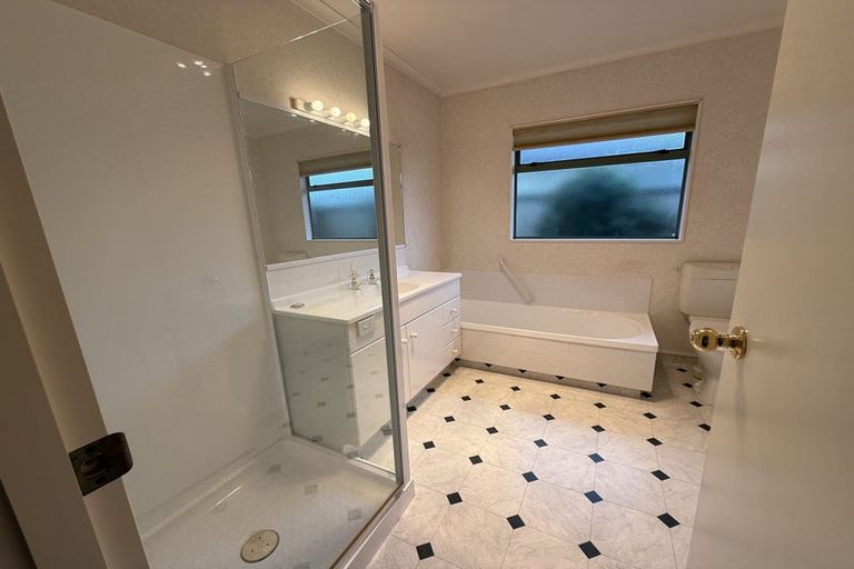 Photo of property in 11 Addington Place, Taradale, Napier, 4112