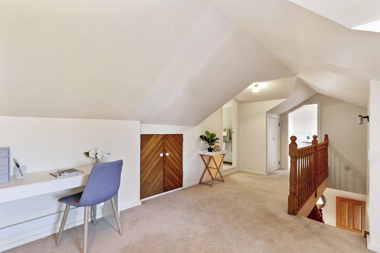 Photo of property in 61 Garden Road, Northland, Wellington, 6012