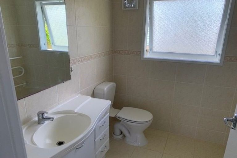 Photo of property in 25 Tamahere Drive, Glenfield, Auckland, 0629