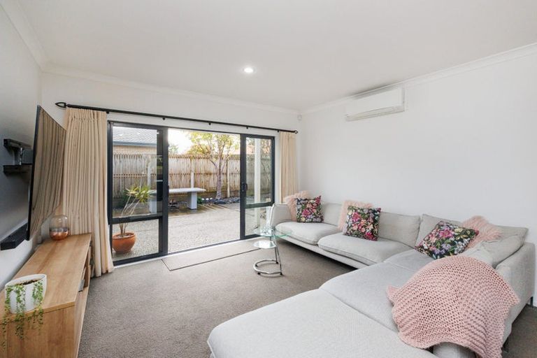 Photo of property in 1 Sycamore Crescent, Fitzherbert, Palmerston North, 4410