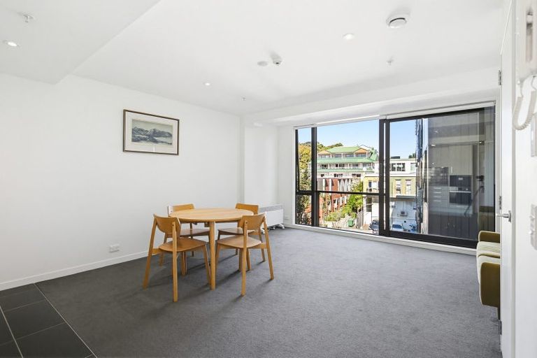 Photo of property in Nouvo Apartments, 3g/21 Rugby Street, Mount Cook, Wellington, 6021