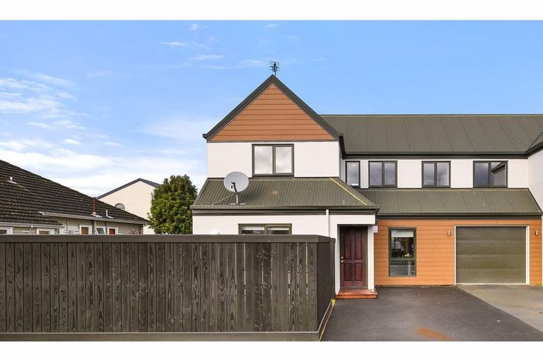 Photo of property in 1 Kyle Street, Riccarton, Christchurch, 8011