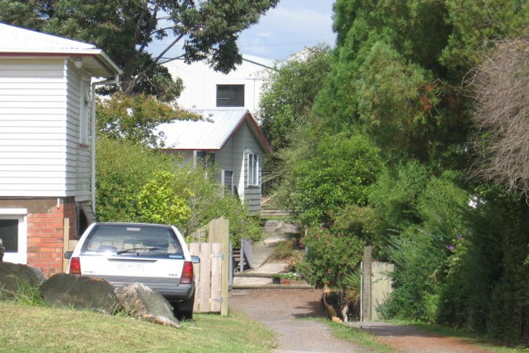 Photo of property in 44 Kelman Road, Kelston, Auckland, 0602