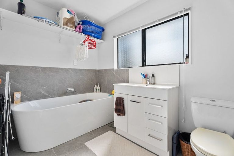 Photo of property in 2/12 Gazelle Avenue, Beach Haven, Auckland, 0626