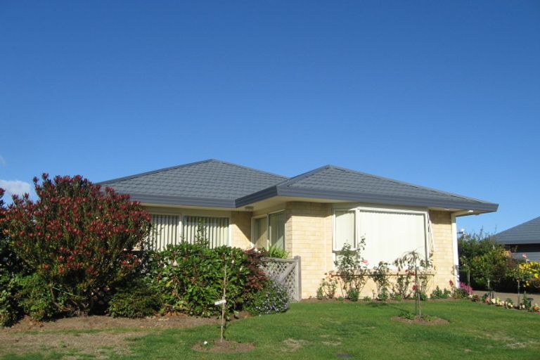 Photo of property in 17 Crown Hill, Paraparaumu, 5032