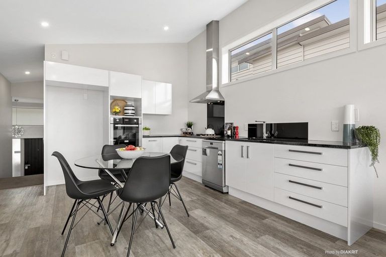 Photo of property in 86a Thurleigh Grove, Karori, Wellington, 6012