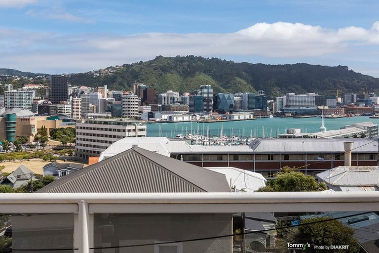 Photo of property in Mcfarlane Mews, 2u2 Mcfarlane Street, Mount Victoria, Wellington, 6011