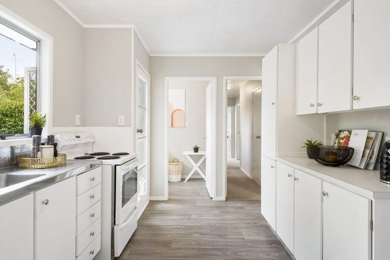 Photo of property in 98 Spinella Drive, Bayview, Auckland, 0629