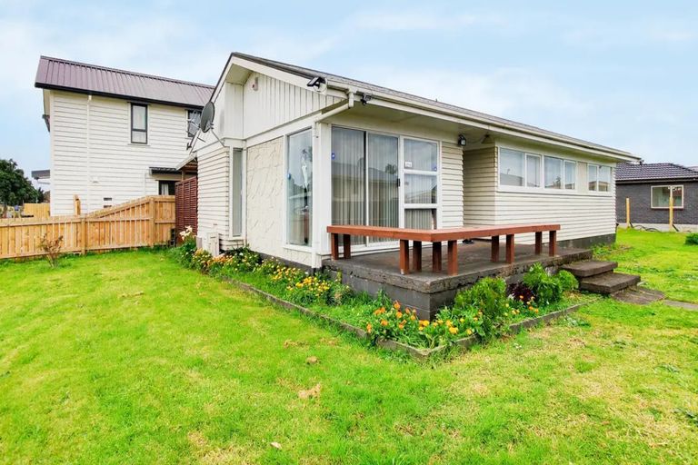 Photo of property in 70 Raglan Street, Mangere East, Auckland, 2024