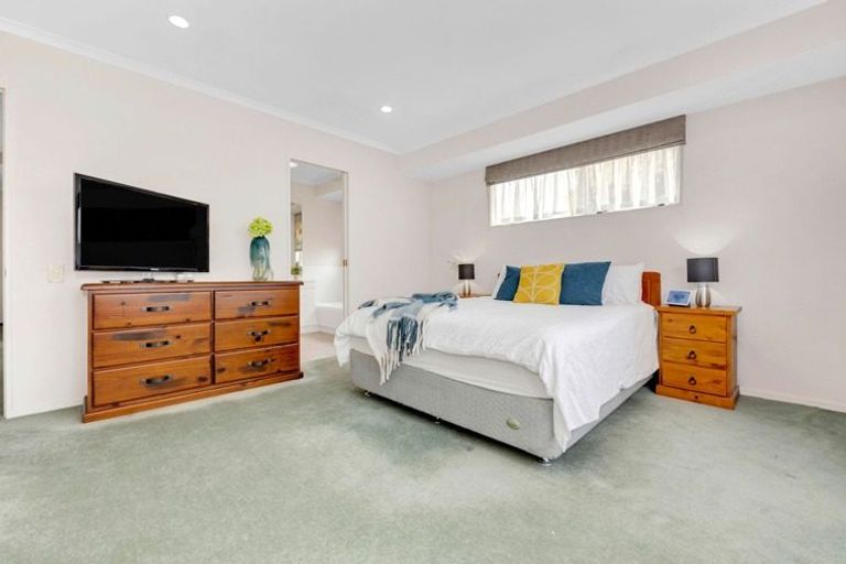 Photo of property in 13 Montilla Place, Manurewa, Auckland, 2102