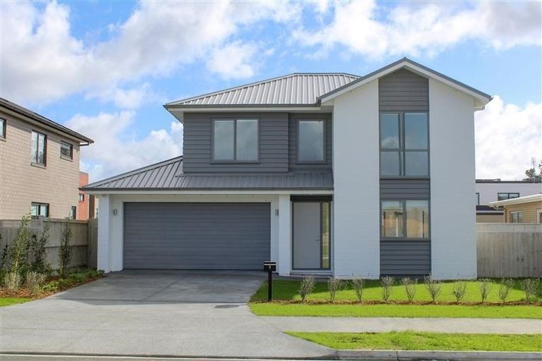 Photo of property in 9 Waituarua Drive, Takanini, 2112