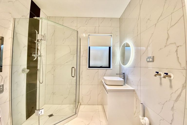 Photo of property in 8 Haku Road, Flat Bush, Auckland, 2019