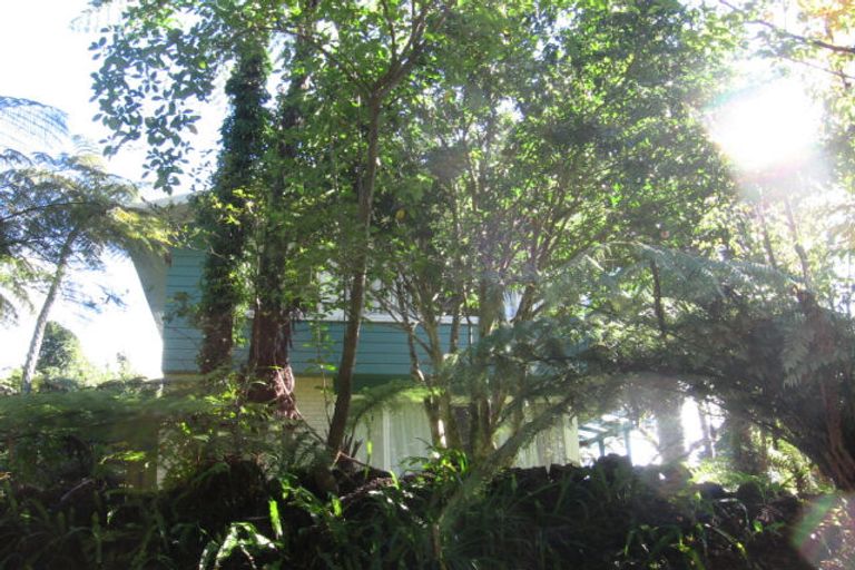 Photo of property in 27 Kopiko Road, Titirangi, Auckland, 0604