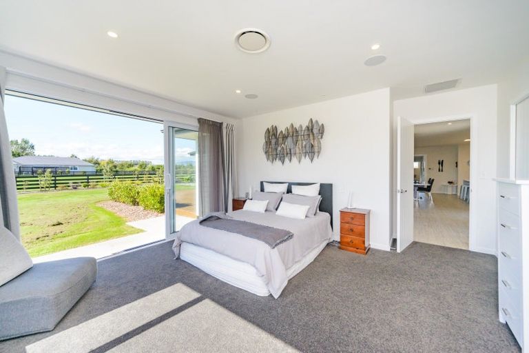 Photo of property in 33 Hartwell Drive, Kelvin Grove, Palmerston North, 4470