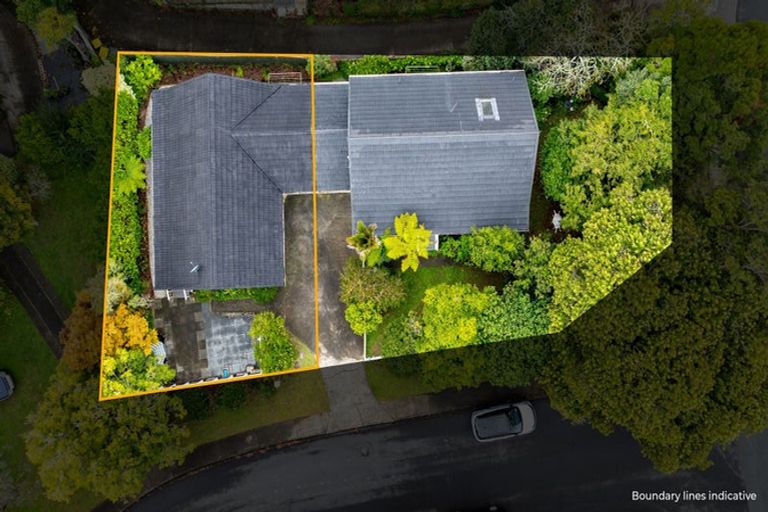 Photo of property in 2/1 Trelawny Place, Hillcrest, Auckland, 0627