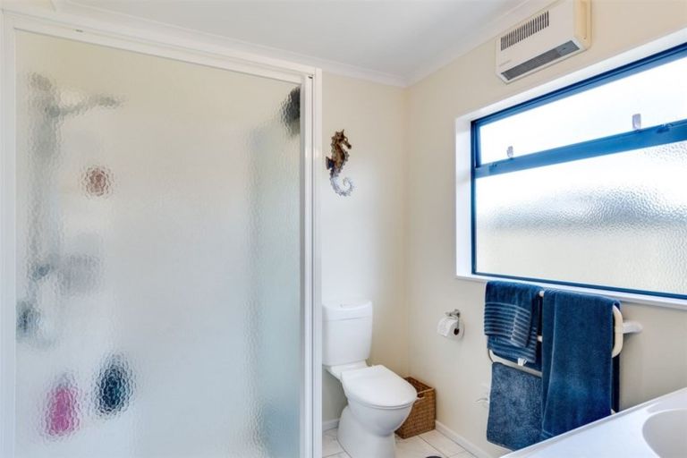 Photo of property in 16 Forbury Way, Taradale, Napier, 4112