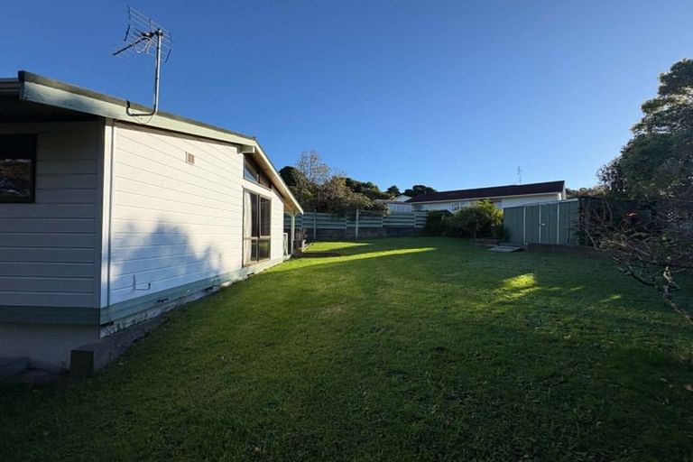 Photo of property in 4 Skeet Place, Merrilands, New Plymouth, 4312