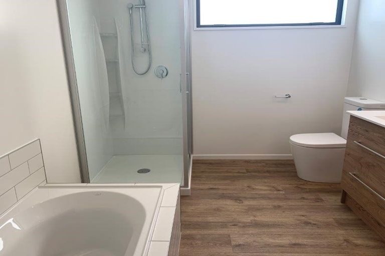 Photo of property in 5 Matakanui Lane, Wanaka, 9305