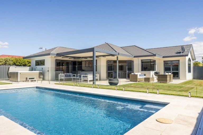 Photo of property in 9 Forbury Way, Taradale, Napier, 4112