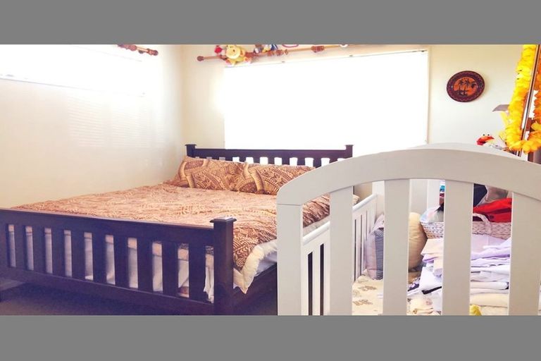 Photo of property in 1 Gala Place, Henderson, Auckland, 0612