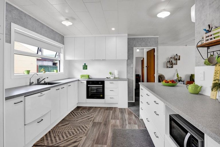 Photo of property in 61 Murray Avenue, Hawera, 4610