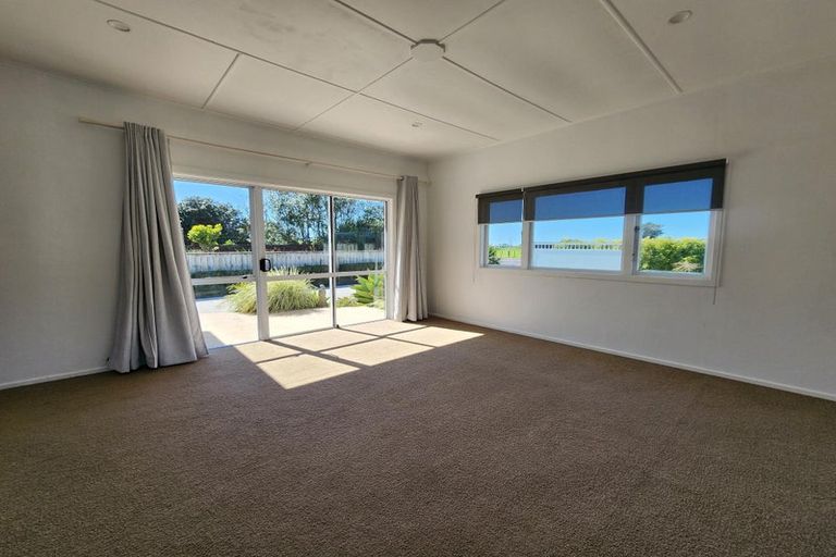 Photo of property in 464 South Road, Omata, New Plymouth, 4374