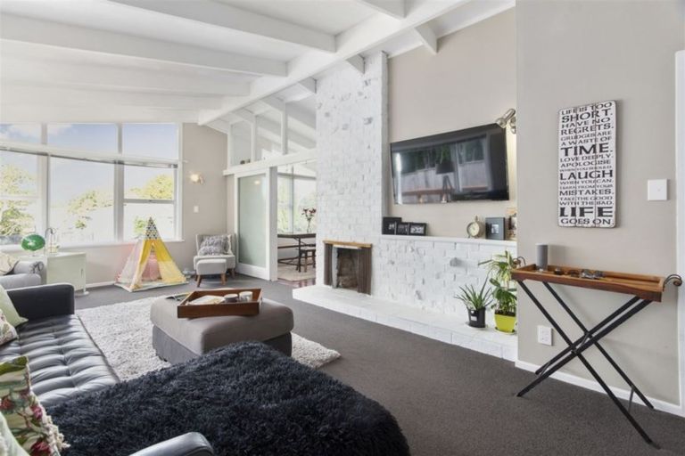 Photo of property in 3 Crompton Road, Massey, Auckland, 0614