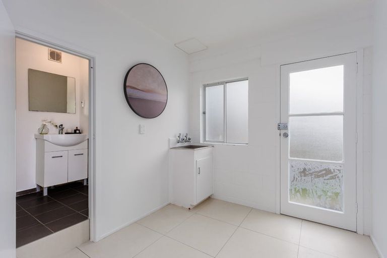 Photo of property in 1/15 Zion Road, Birkenhead, Auckland, 0626