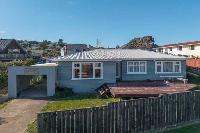 Photo of property in 8 Lambley Road, Titahi Bay, Porirua, 5022