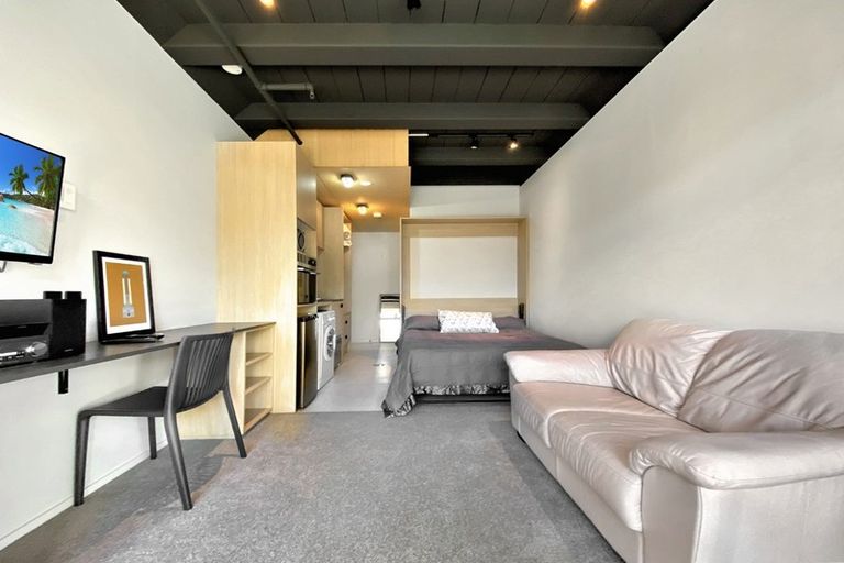 Photo of property in Vedado Apartments, 208/41u Hopper Street, Mount Cook, Wellington, 6011