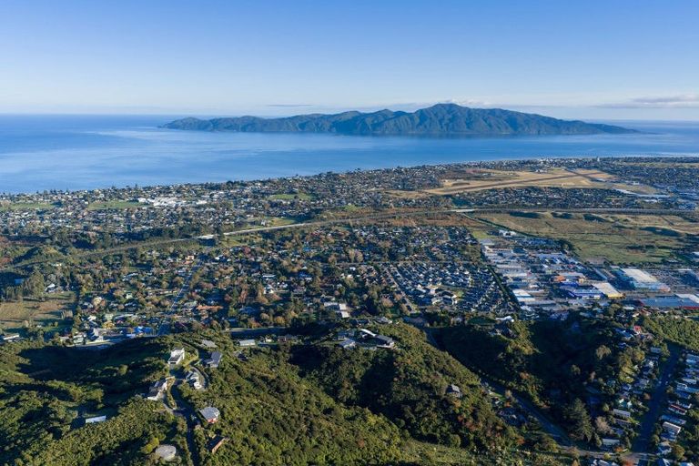 Photo of property in 3 Ridgeview Lane, Paraparaumu, 5032