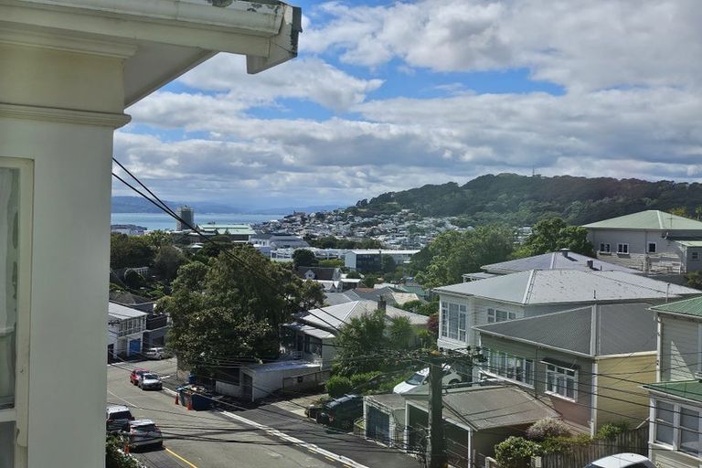 Photo of property in 86 Rolleston Street, Mount Cook, Wellington, 6021