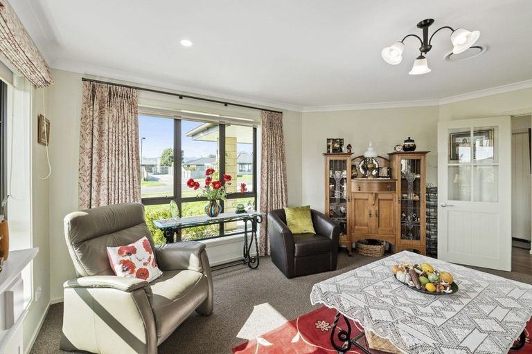 Photo of property in 10 Gladys Place, Levin, 5510