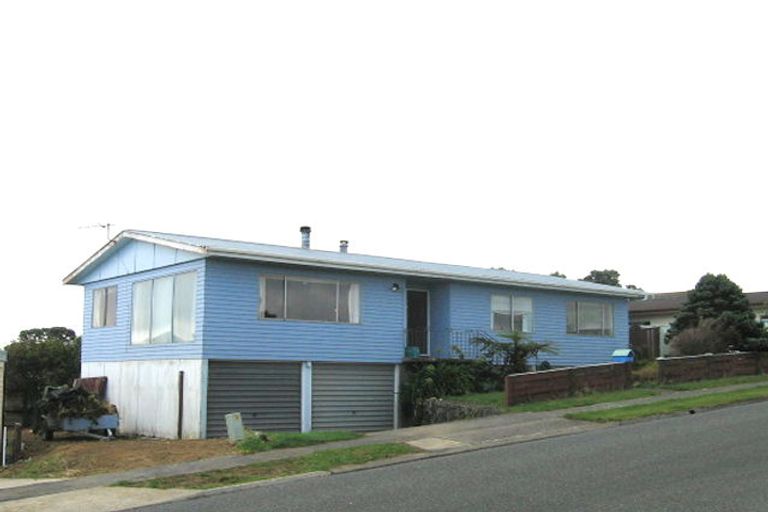 Photo of property in 5 Padnell Crescent, Paparangi, Wellington, 6037