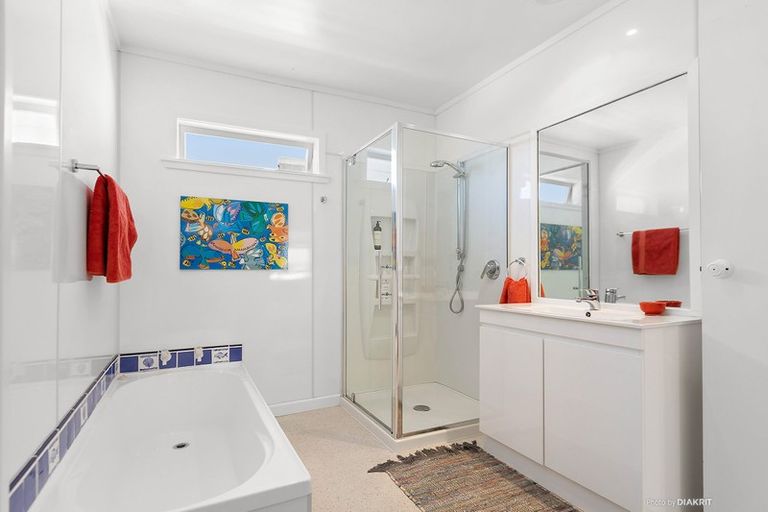 Photo of property in 22 Harbour View Road, Northland, Wellington, 6012