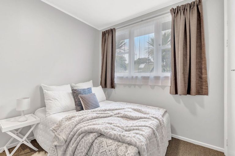 Photo of property in 180a Old Titirangi Road, New Lynn, Auckland, 0600