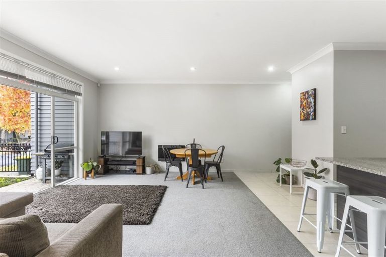 Photo of property in 2/44 Carlos Drive, Flat Bush, Auckland, 2016
