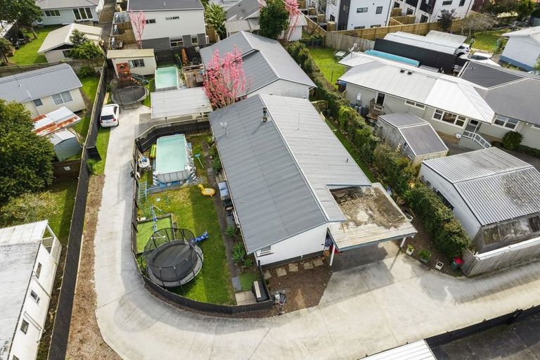 Photo of property in 61 Graham Avenue, Te Atatu Peninsula, Auckland, 0610