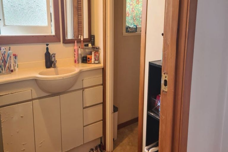 Photo of property in 263 Sturges Road, Henderson, Auckland, 0612
