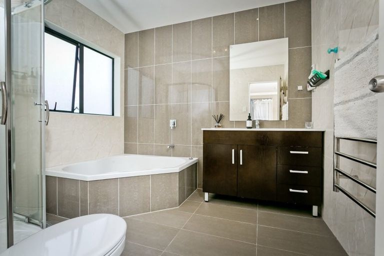 Photo of property in 62 Laurel Oak Drive, Schnapper Rock, Auckland, 0632