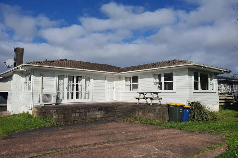 Photo of property in 61 Gloria Avenue, Te Atatu Peninsula, Auckland, 0610