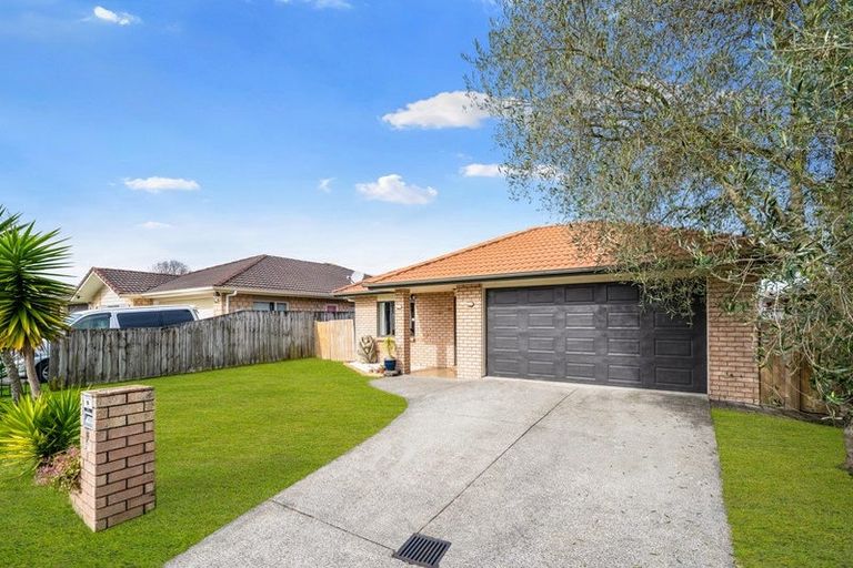 Photo of property in 16 Maadi Place, Papakura, 2110