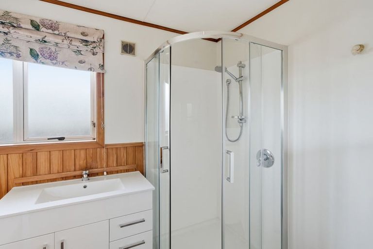Photo of property in 15 Wychwood Crescent, Bishopdale, Christchurch, 8053