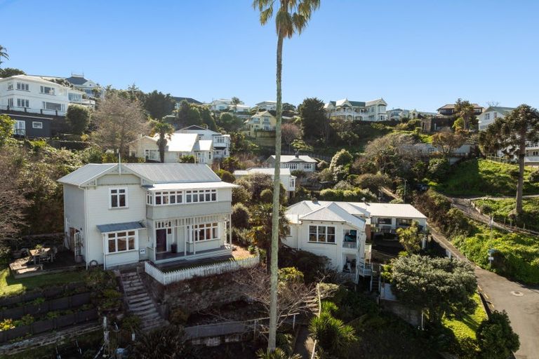 Photo of property in 16 Brewster Street, Bluff Hill, Napier, 4110