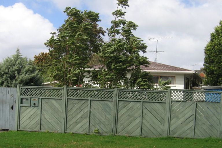 Photo of property in 13 Pipitea Place, Massey, Auckland, 0614
