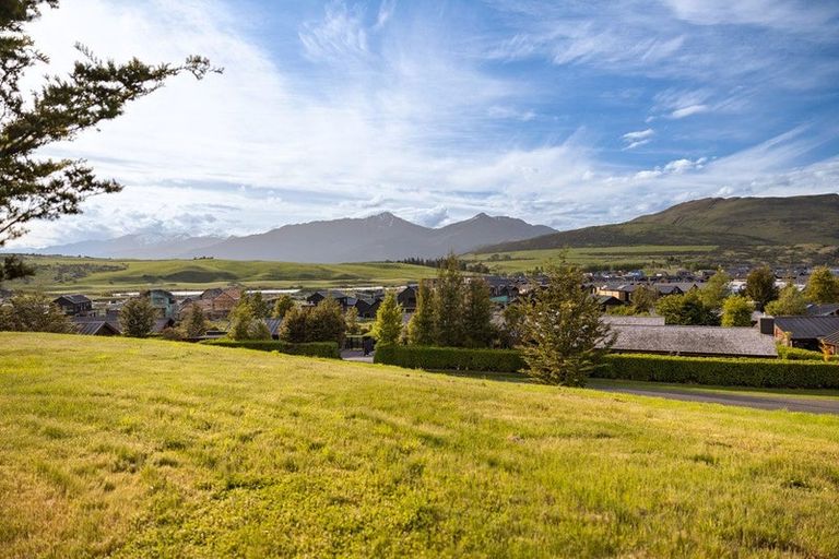 Photo of property in 23 Rannoch Drive, Jacks Point, Queenstown, 9371