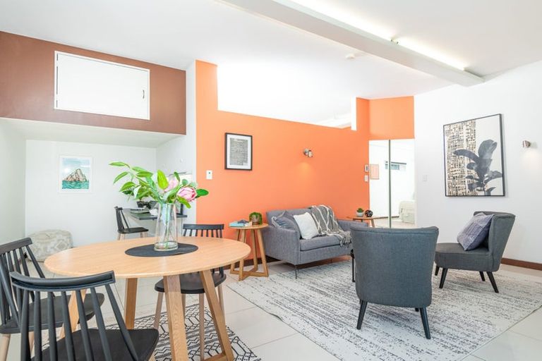 Photo of property in 41a Tamworth Crescent, Newlands, Wellington, 6037