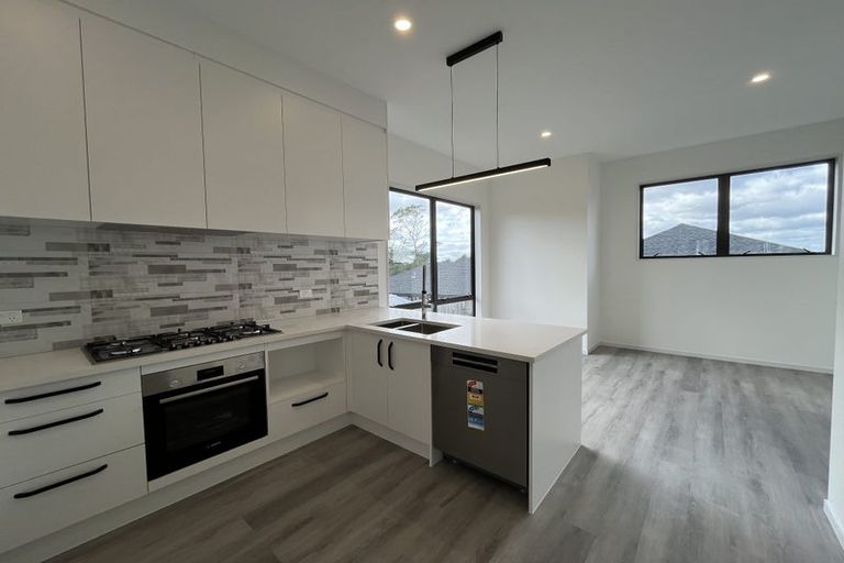 Photo of property in 10d Mantra Road, Massey, Auckland, 0614