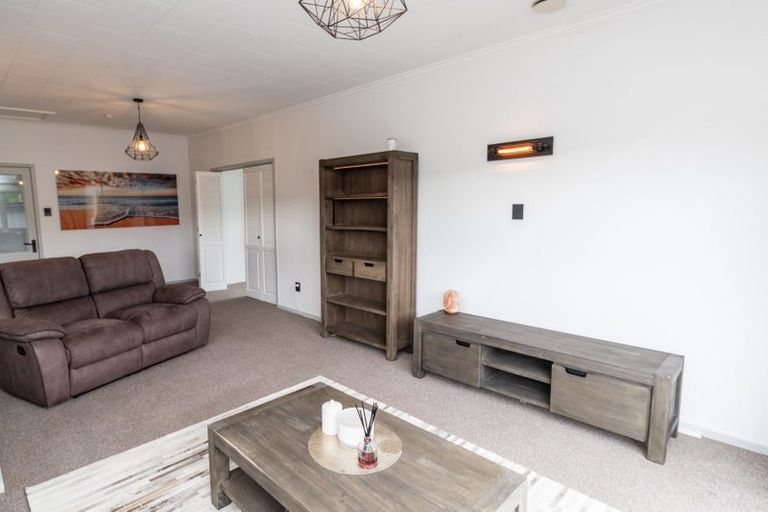 Photo of property in 30 Collins Avenue, Tawa, Wellington, 5028